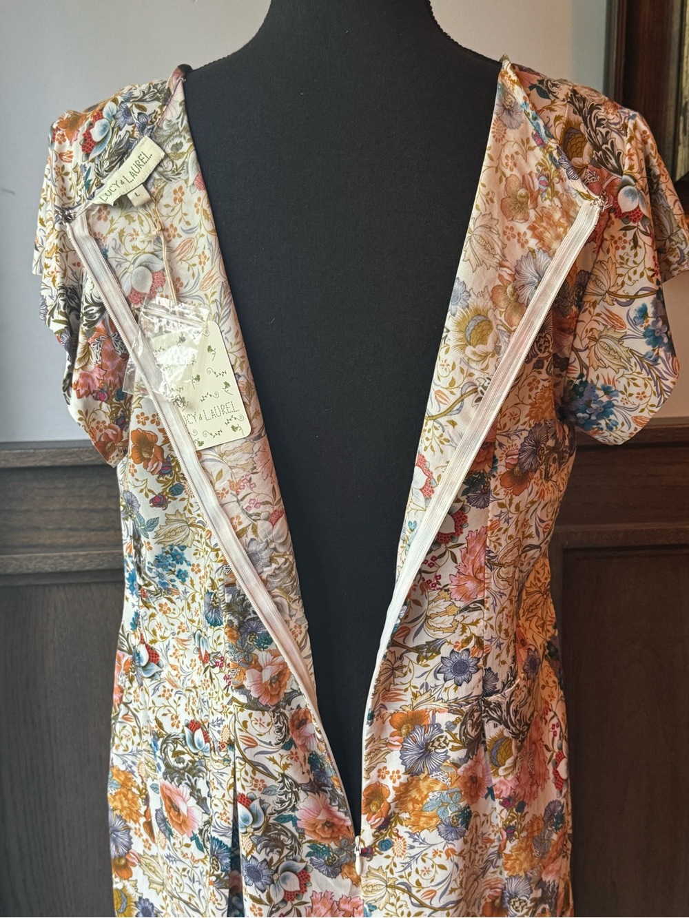 Lucy & Laurel Floral Short-Sleeve Peplum Top - Cream Multi nwt large - Picture 5 of 6